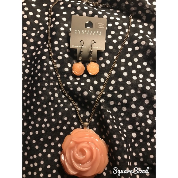 Accessory Crossing Jewelry - Accessory Crossing Earrings and Necklace Set Accessory Crossing Jewelry - Accessory Crossing Earrings and Necklace Set